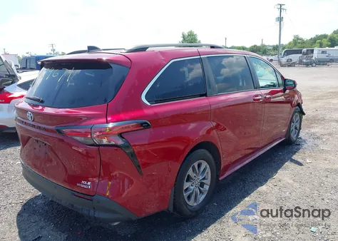 2021 Toyota Sienna Xle z USA, uszkodzony, nr VIN 5TDYSKFC5MS018541